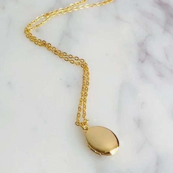 Oval Locket Necklace - Picture 1 of 5